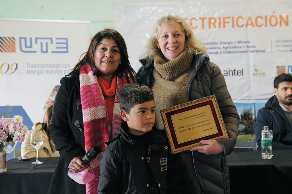 Silvia Emaldi junto a Marita González, Pta. de la Comisión Fomento de Vera y Cañas