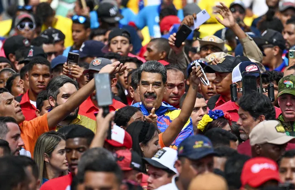 LA PRENSA | Diario - Venezuela / El presidente Maduro marcha con  estudiantes por la reelección