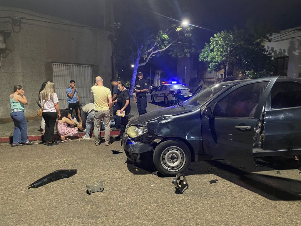 Accidente de tránsito en Sarandí y Vilardebó / Colisión entre auto y moto