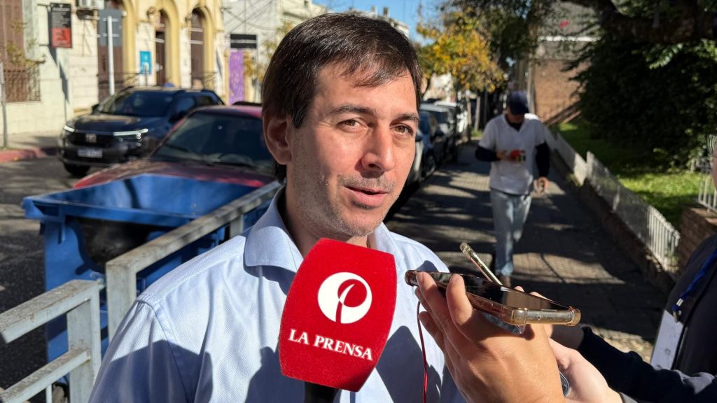 El Diputado del Partido Nacional Pablo Constela votó en la Escuela Nº3.