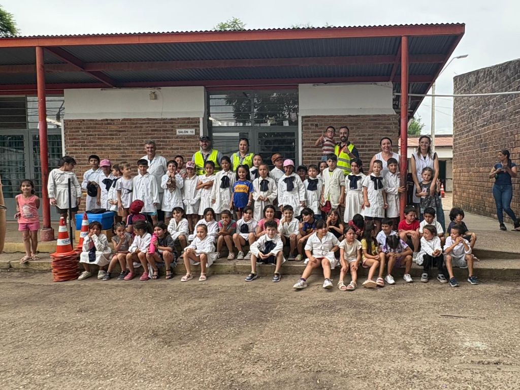 Alumnos de 1ro y 2do año de Escuela N14 Barrio Artigas